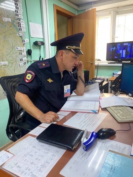 В Волжском районе полицейские вывели из леса заблудившегося грибника